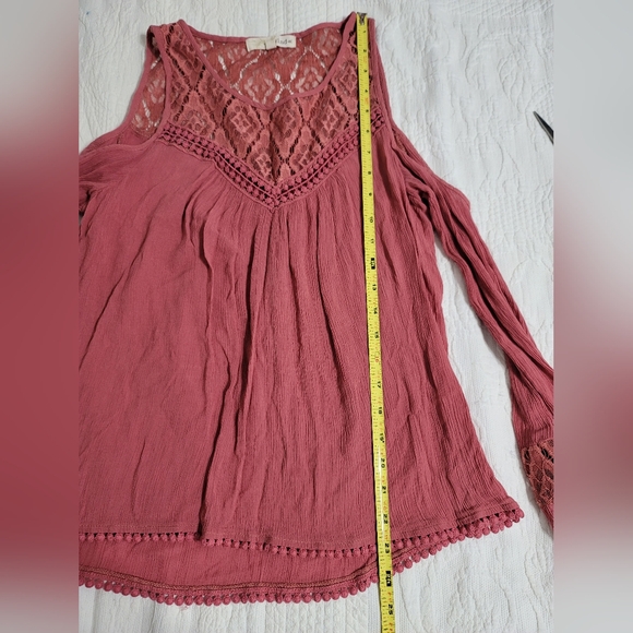 Rewind Womens Pink Long Sleeve Cold Shoulder Pullover Blouse Top Size Medium - Picture 9 of 9